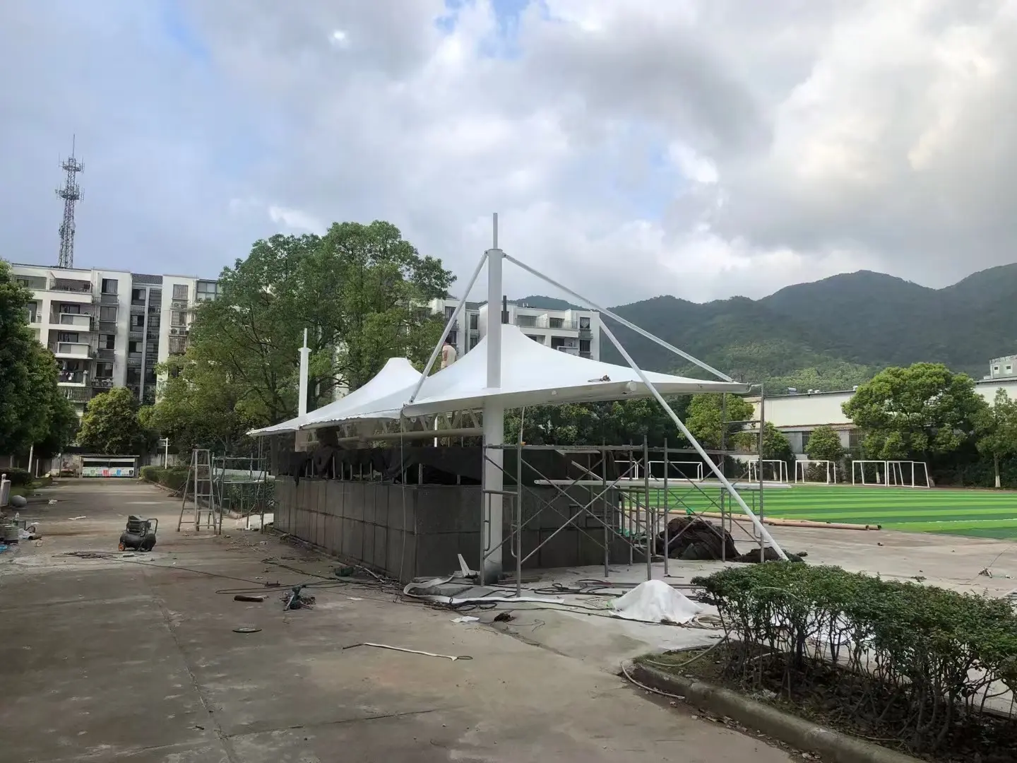 2026年贵州湄潭停车棚球场棚改造纪实:老旧雨棚换新,运维压力怎么降